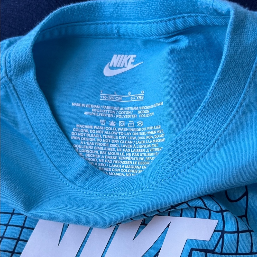 Gently Used Nike Boys' Sportswear Relaxed Tee & Shorts Set - Little Kid - Picture 2 of 2